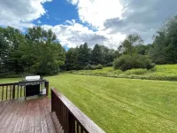 Private 5-Acre Farmhouse Retreat; Full Kitchen Fire Pit Office Pets OK  BBQ WiFi
