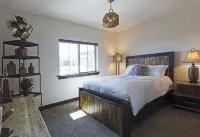 Beautiful Top Floor Park City Condo