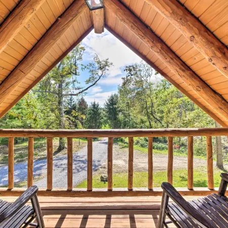 Peaceful 'Creekside North' Studio w/ Fire Pit
