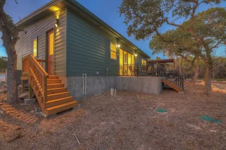 Serene Getaway Nestled in the Tx Hill Country! Отели рядом с достопримечательностью «Cranes Mill Marina»