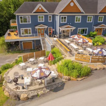 Au Sommet du Lac Magog