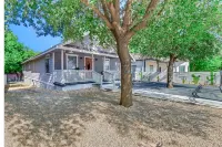 6 Bedrooms l 1 mi to Alamo + Riverwalk l Private Pool l Family + Pet Friendly - مسبح خاص