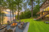 Luxe Lakefront Retreat with Hot Tub and Kayaks - Stunning Oasis