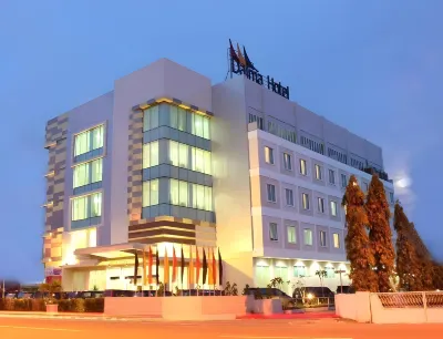 Daima Hotel Padang Отели в г. 