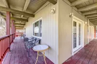 Pet-Friendly Grants Pass Home w/ Hot Tub! - مطابخ