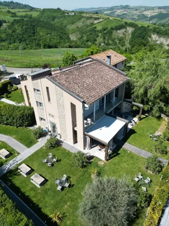 Gelso Bianco Country Resort Отели в г. Виньола