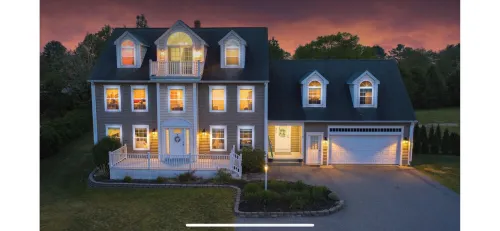 Spacious, Well-Appointed Home for Large Groups Close to Beaches and Restaurants!