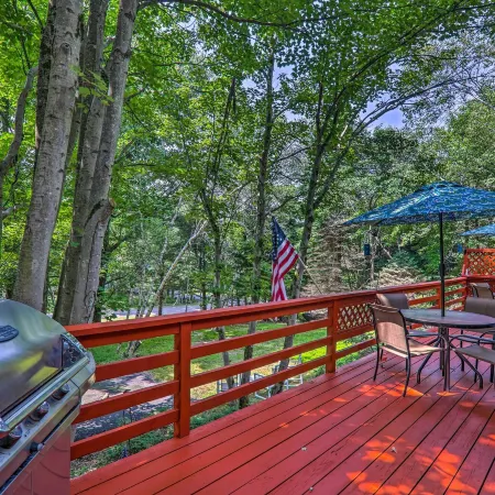Fire Pit & Community Perks: Blakeslee Cottage!