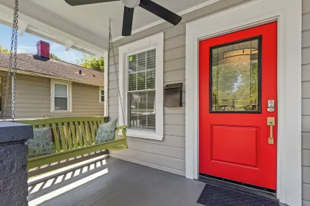 Bright and Modern Close to Everything Отели рядом с достопримечательностью «Спектрум-центр»