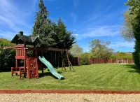 Stratford 4 BR Family Mansion with Pool, Gym & BBQ Hotels in Beaudesert