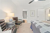 Modern 4 Bed/3.5 Bath Farmhouse Steps to Downtown CF! Hotels in Cedar Falls