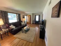 PSU Spacious Home. Free Parking, WiFi, Back Yard. Hotels in Pleasant Gap