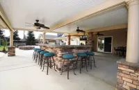 Modern 4-bedroom Villa w/ Pool/Spa & Private Park