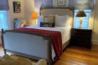 Historic, Antique Southern Maine Farmhouse For All Seasons - 5 mins to Portland!