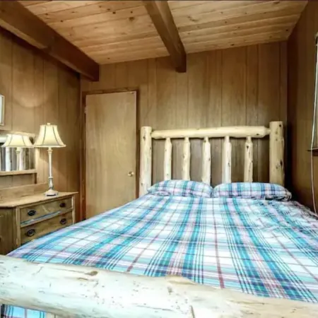 The Cabin Life- Dog Friendly w/3BR+loft & Hot Tub