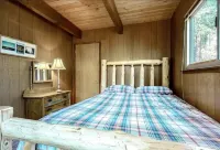 The Cabin Life- Dog Friendly w/3BR+loft & Hot Tub