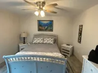 WILD CARD SUITE: Unit B.              Casino Retreat & Pickleball court Hotels in Love County