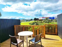 New Townhouse with VIEW - Walking to Botany Center Hotels near Howick