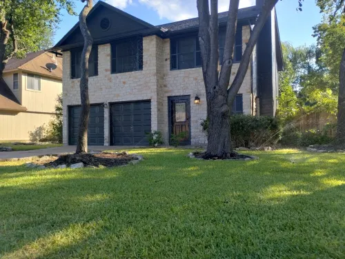 Charming 3-bedroom house North Austin Abode: Sleeps 9, 10 Mins to Domain!