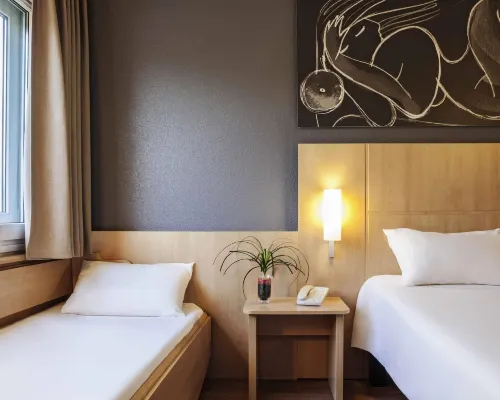Ibis Barcelona Cornella Kamar Photos