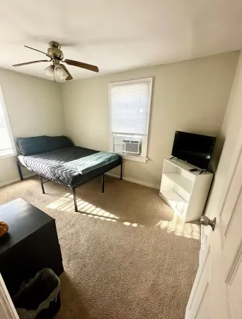 Comfy 3 Bedroom Entire Home With Cozy Vibes Отели рядом с достопримечательностью «Университет Акрон»