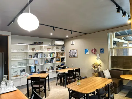 Ronenai Base Отели рядом с достопримечательностью «Seven Stars Tree»