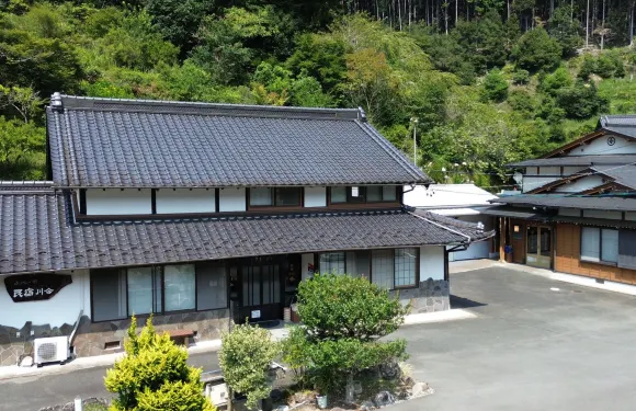 名書庫卡瓦日式旅館