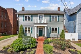 Charming Family & Pet Friendly Stay. 1 Block to Main St.Walk to Dine, Sip & Shop