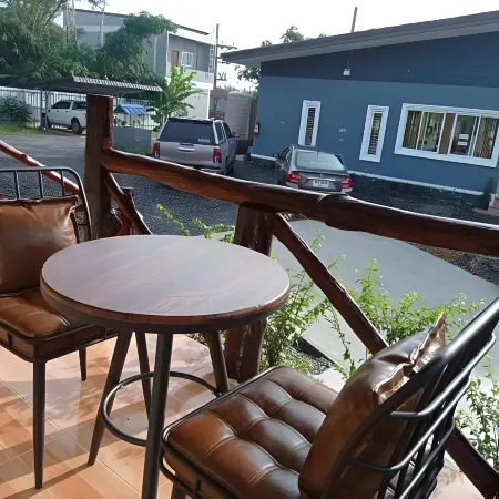 Minton Resort Отели рядом с достопримечательностью «Храм Ват Клон Хе»