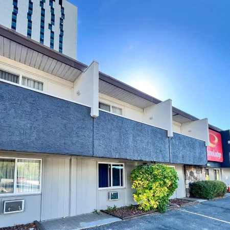 Econo Lodge Motel Village