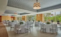 Graduate by Hilton Cincinnati - breakfast