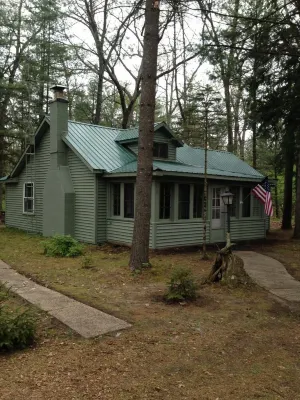The Pines Hideaway Cabin by Tippy Dam