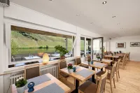 Moselhotel Sonnenuhr Hoteller i Wehlen