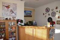 Colonial Lodge Motel