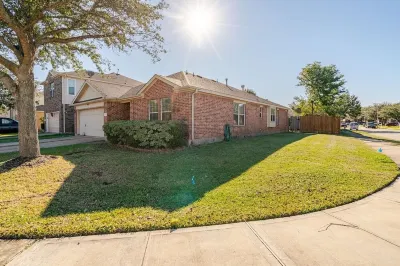 Large 4 Bedrooms Home - Workforce Rental - Washer/Dryer - Garage - Full Kitchen Hotels near Republic of Texas Plaza