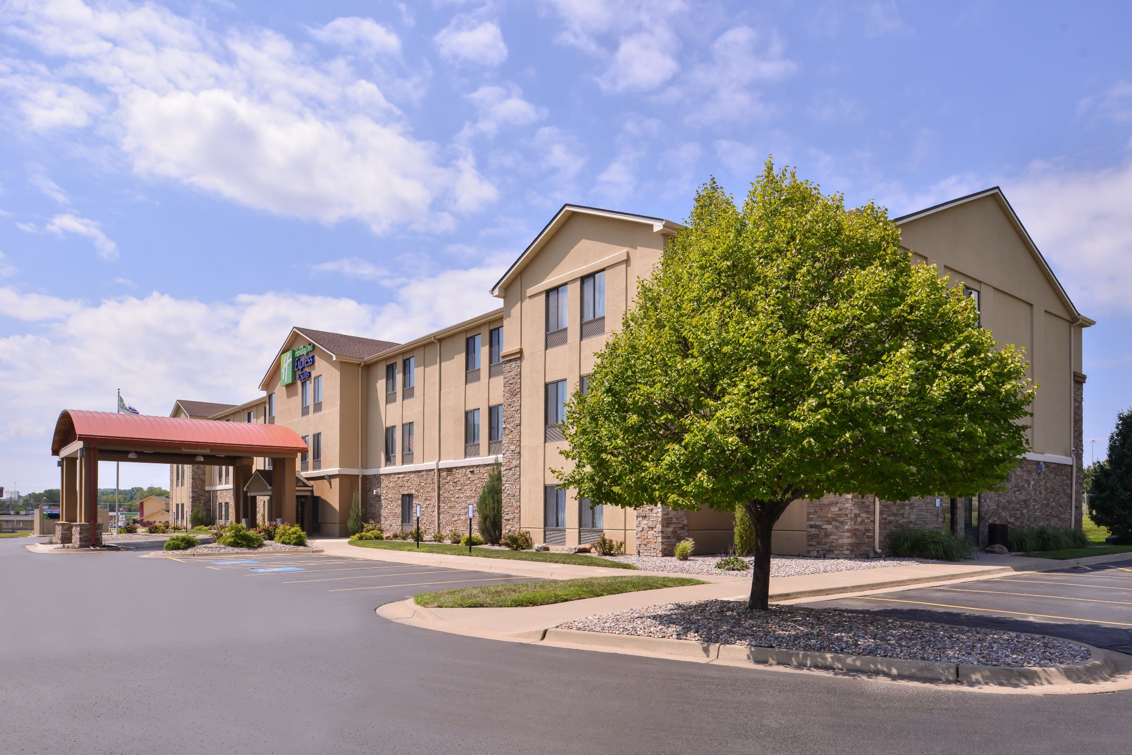 Holiday Inn Express & Suites TOPEKA WEST I-70 WANAMAKER by IHG