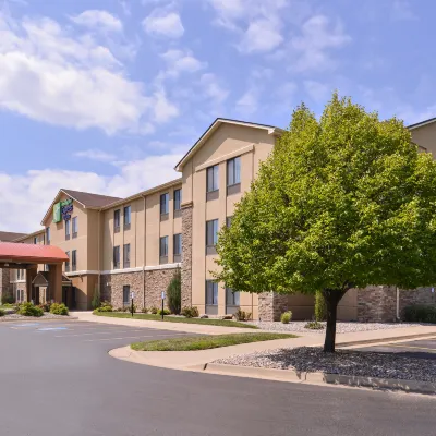 Holiday Inn Express & Suites TOPEKA WEST I-70 WANAMAKER by IHG Hotels near Kansas State Capitol Visitor Center
