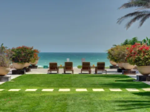 كراون بلازا الدقم فنادق في الدقم