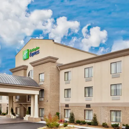 Holiday Inn Express TROUTVILLE - ROANOKE NORTH by IHG Отели в г. Ботетот