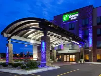 Holiday Inn Express & Suites ROCHESTER – MAYO CLINIC AREA by IHG Hotels near Shades of Green