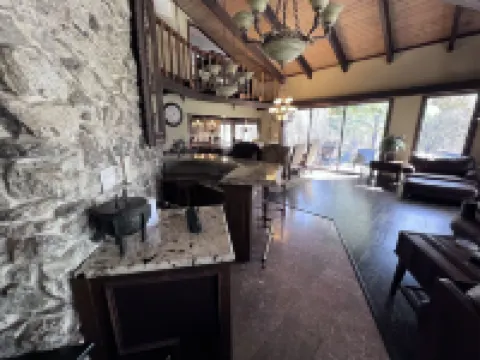 7 Br Lake Barkley Estate - Perfect for Family Gatherings, Reunions & Retreats Hotels in Trigg County