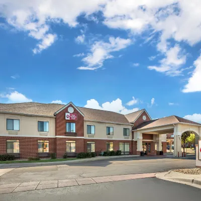 Best Western Plus Louisville Inn Suites Отели рядом с достопримечательностью «Стадион Folsom Field»