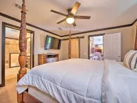 Pet-Friendly Home w/ Deck in Broken Bow! فنادق في بروكن بو