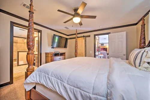 Pet-Friendly Home w/ Deck in Broken Bow!