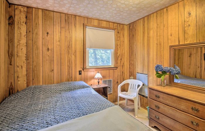 'The Birches' Raymond Getaway w/ Beach & Boat Dock