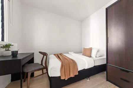 A 2BR Apt in Parkville Near the Melbourne Zoo Отели рядом с достопримечательностью «Университет Мельбурн»