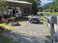 Cozy 2-bedroom RV in amazing Pipestem with AC, WiFi and Heat Smart TV Hotels in Bluestone River