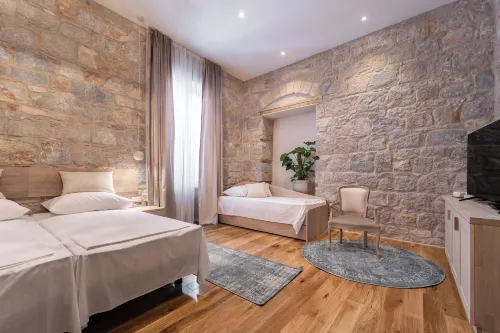 Tifani Luxury Rooms 3 - Holiday Apartments