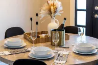 The Drift House- Spacious Boho Family Retreat- 4 Bds, 2 Baths, 6 TVs, Movie Room Hotels in Clinton Township