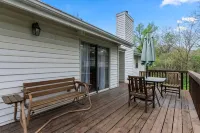 Spacious Retreat: Garden Serenity, Sleeps up to 11